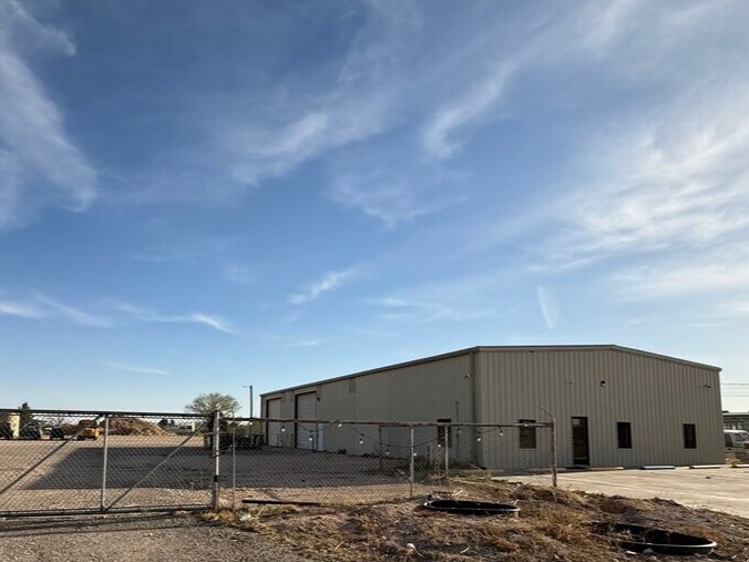 2215 W Bender Blvd, Hobbs, NM à louer - Photo de l’immeuble – Image 1 sur 17