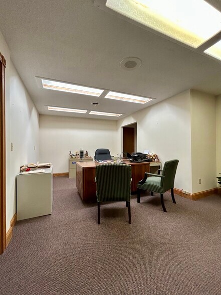 304 N Keller Ave, Amery, WI à vendre - Photo intérieure – Image 2 sur 21