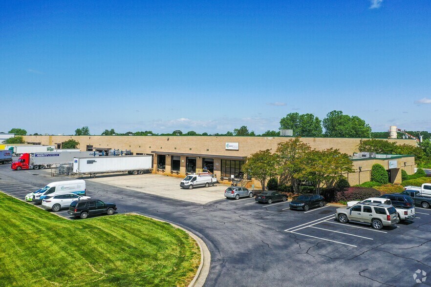 1407 Westinghouse Blvd, Charlotte, NC à louer - Photo de l’immeuble – Image 3 sur 8