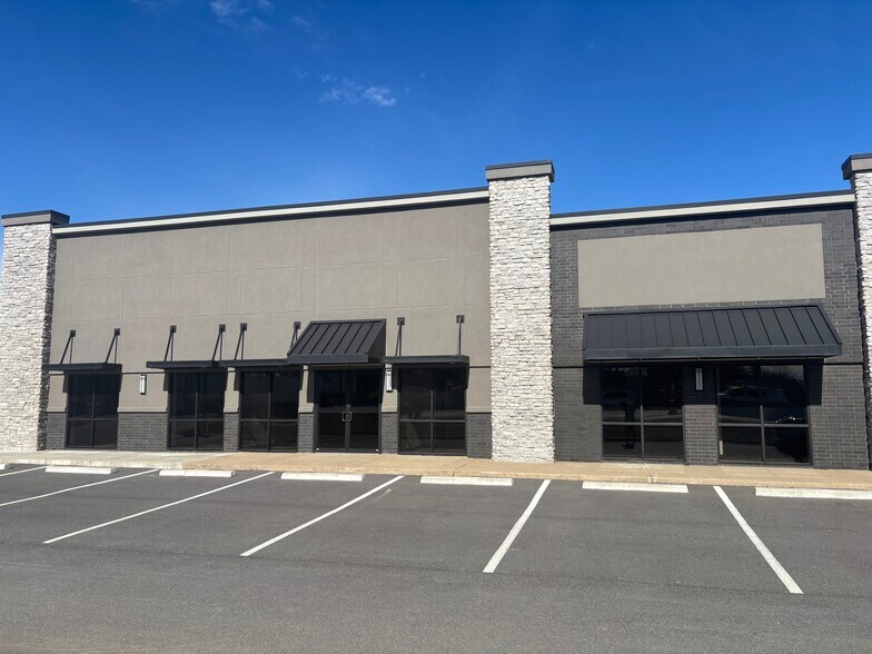 700 John Harden Dr, Jacksonville, AR à louer - Photo de l’immeuble – Image 2 sur 15
