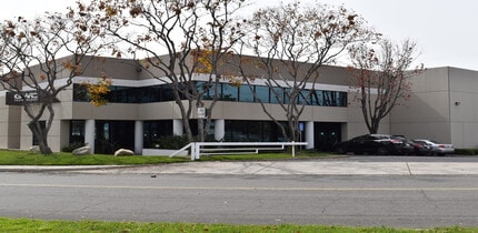 365 Cloverleaf Dr, Baldwin Park, CA à louer Photo de l’immeuble– Image 1 sur 2