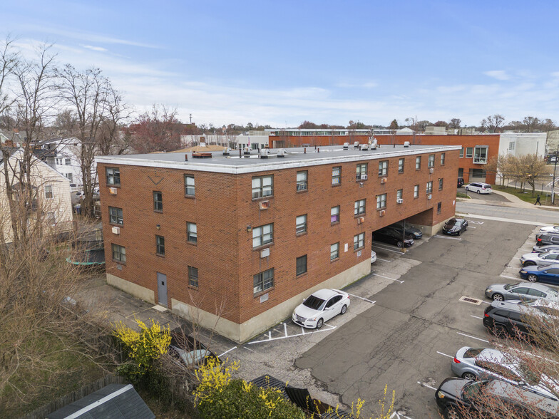 217 Hollister Ave, Bridgeport, CT à vendre - Photo de l’immeuble – Image 2 sur 14