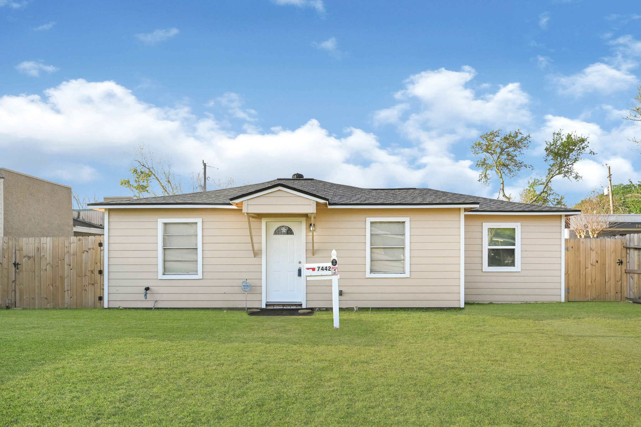 7442 Evie Ln, Deer Park, TX à vendre Photo de l’immeuble– Image 1 sur 17