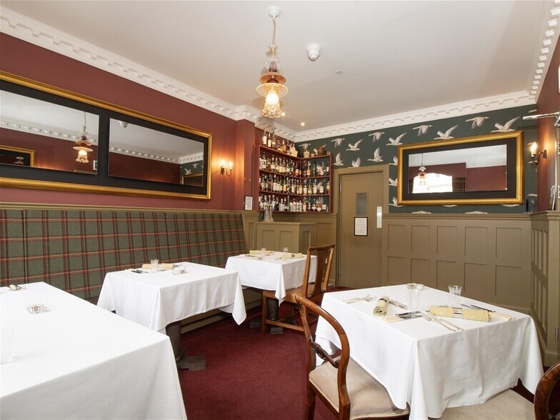 Self-Catering Premises With Flat & Licensed Function Suite, Beauly à vendre - Photo de l’immeuble – Image 2 sur 22