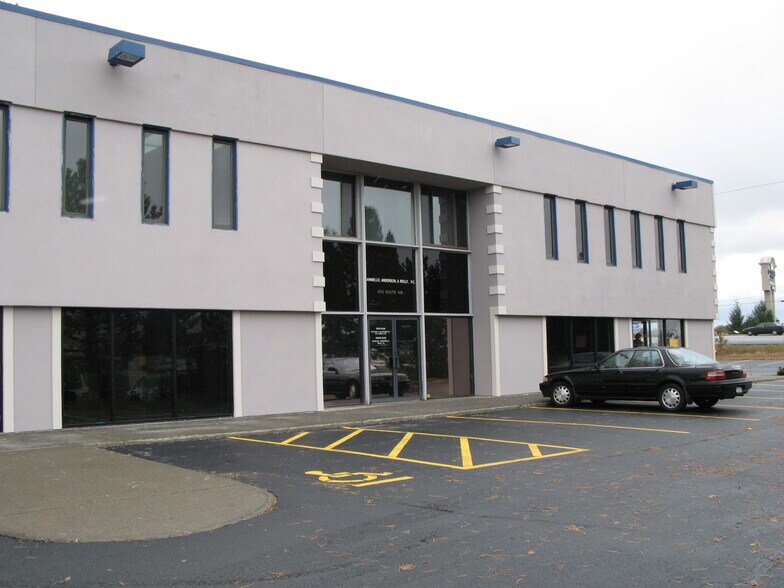 805 Route 146, Clifton Park, NY à louer - Photo de l’immeuble – Image 1 sur 8