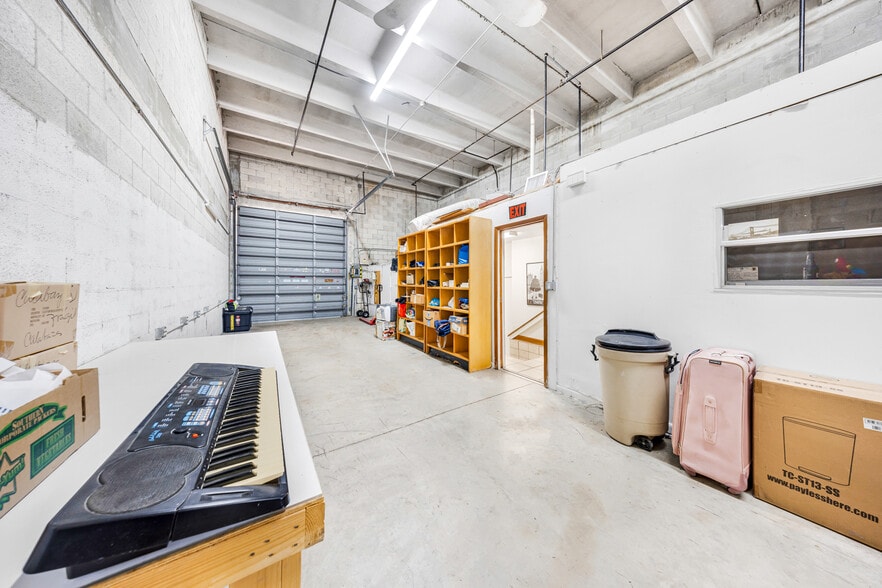 7953-7967 NW 64th St, Miami, FL à louer - Photo de l’immeuble – Image 3 sur 23
