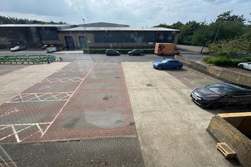 Grafton Way, Basingstoke à louer - Photo de l’immeuble – Image 2 sur 3