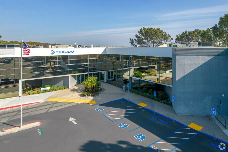 11095 Torreyana Rd, San Diego, CA à louer - Photo de l’immeuble – Image 1 sur 7