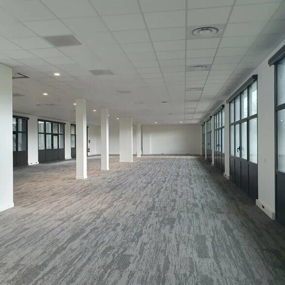 Bureau dans Alixan à louer - Photo de l’immeuble – Image 1 sur 12