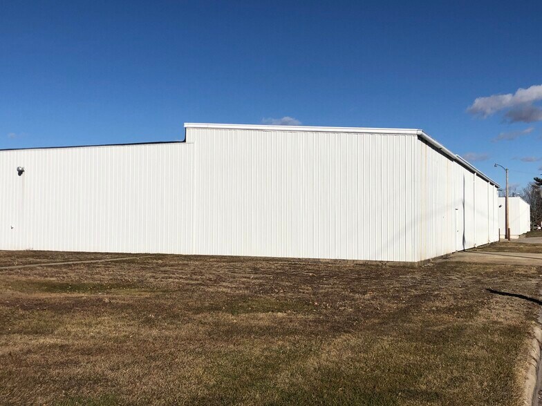 1642 S Burlington Ave, Kewanee, IL à vendre - Photo de l’immeuble – Image 3 sur 10