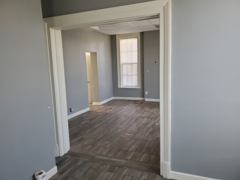 820 N First Ave, Evansville, IN à vendre - Photo intérieure – Image 3 sur 5