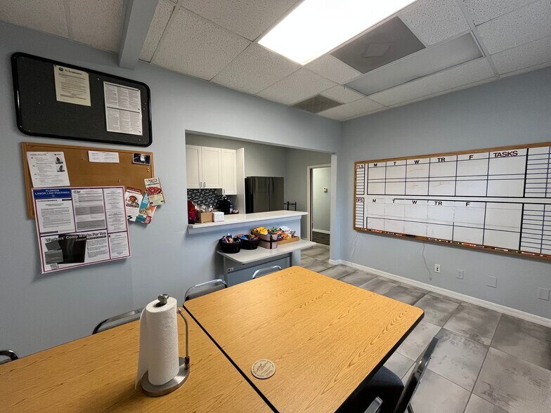 12750 Commonwealth Dr, Fort Myers, FL à vendre - Photo intérieure – Image 3 sur 5