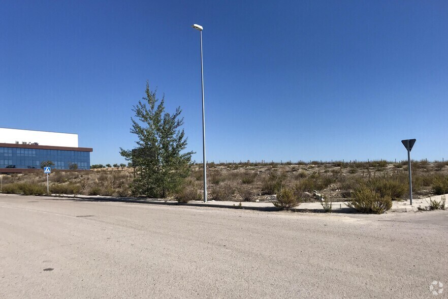 Terrain dans Velilla de San Antonio, Madrid à vendre - Photo de l’immeuble – Image 2 sur 6