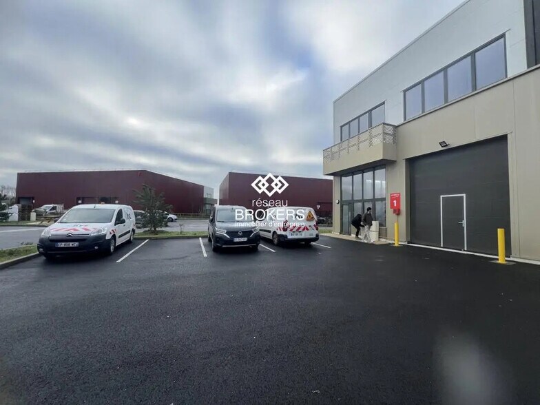 24 Rue Clément Ader, Saint-Pierre-du-Perray à louer - Photo de l’immeuble – Image 1 sur 10