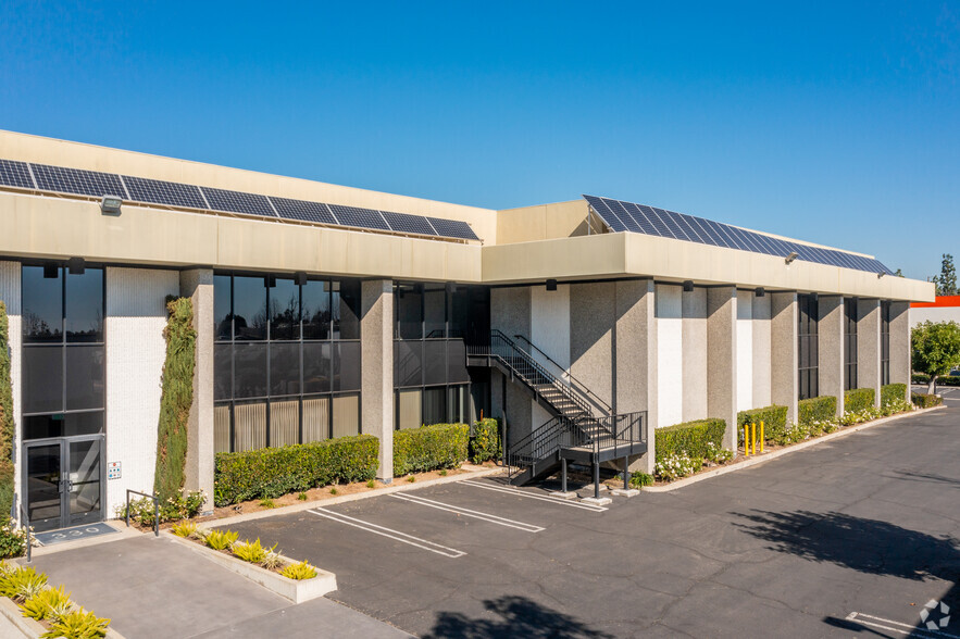 330 E Lambert Rd, Brea, CA à louer - Aérien – Image 2 sur 11