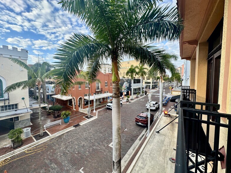 2225 1st St, Fort Myers, FL à louer - Photo de l’immeuble – Image 3 sur 13