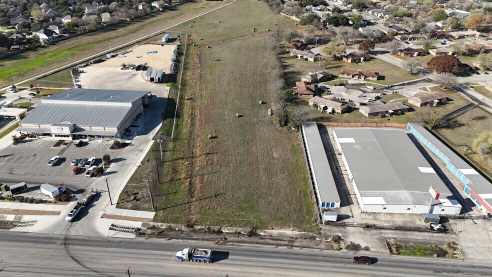 1709 S. Seguin Ave, New Braunfels, TX à vendre - Aérien – Image 3 sur 6