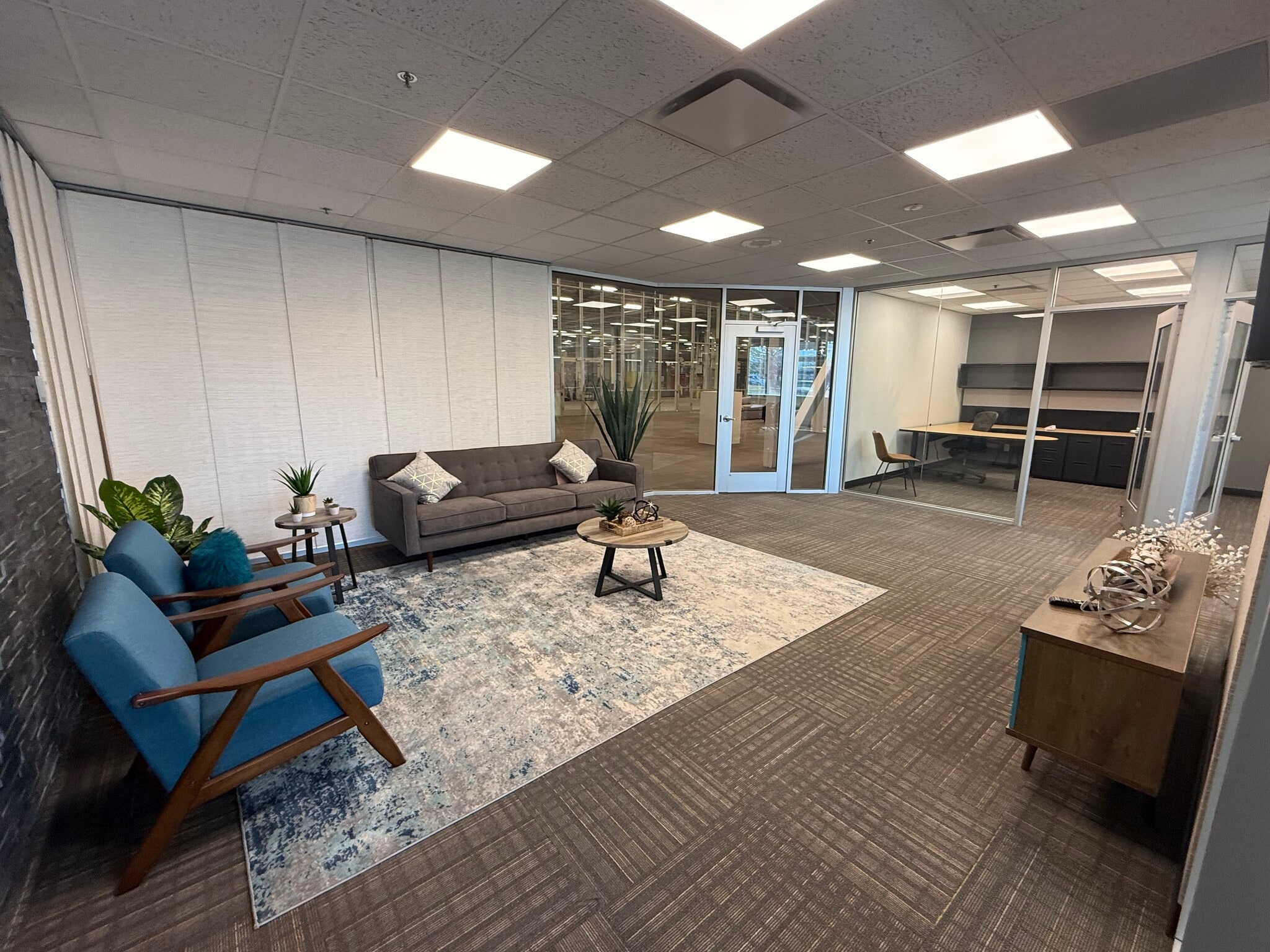 5742 Harold Gatty Dr, Salt Lake City, UT à louer Photo de l’immeuble– Image 1 sur 8