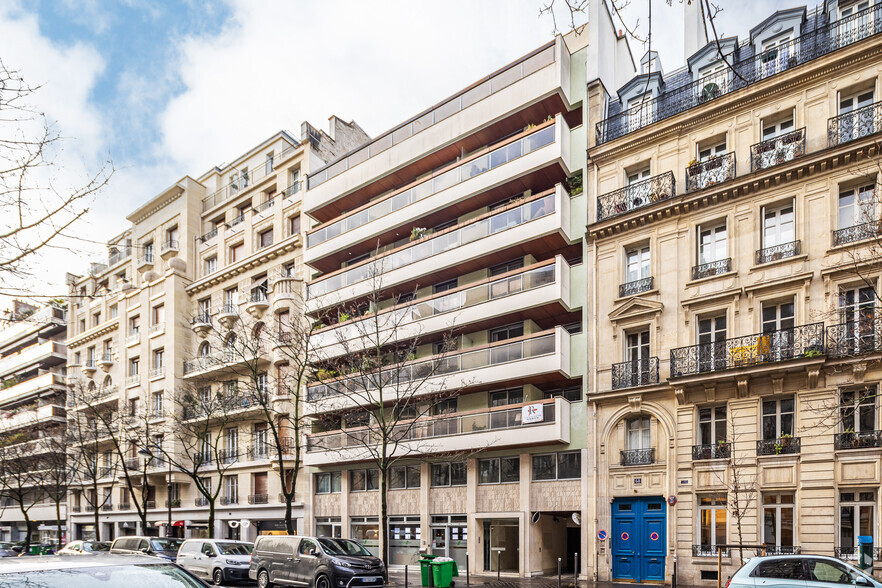 Immeuble residentiel dans Paris à vendre - Photo de l’immeuble – Image 2 sur 3