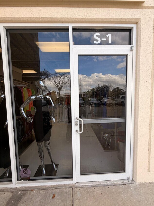 11820 Miramar Pky, Miramar, FL à louer Photo de l’immeuble– Image 1 sur 10