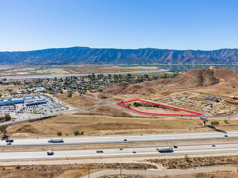 AVENUE 6, Lake Elsinore, CA à vendre - Photo de l’immeuble – Image 3 sur 7