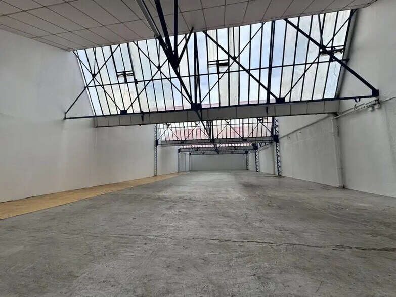 Local d’activités dans Montreuil à louer - Photo intérieure – Image 1 sur 11