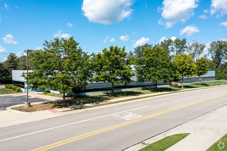 24245 Karim Blvd, Novi, MI à vendre - Photo de l’immeuble – Image 3 sur 5