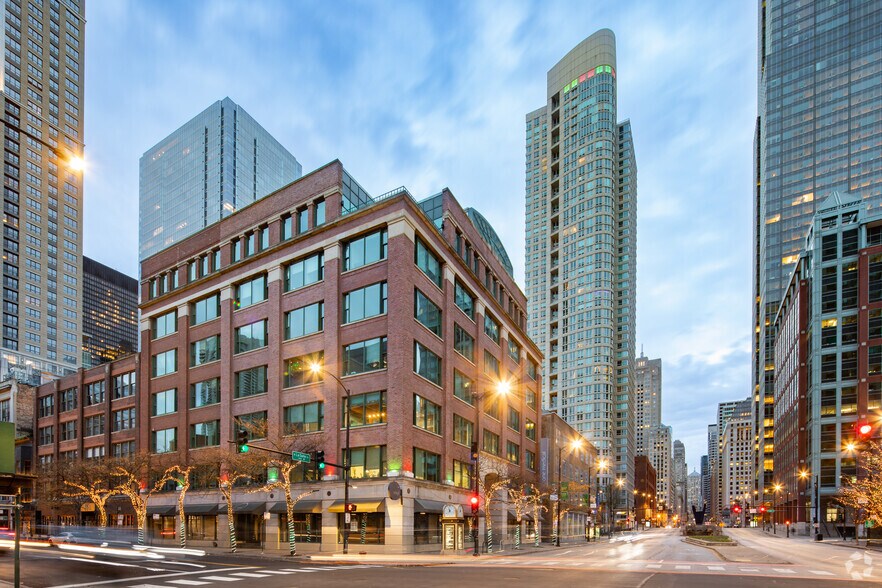 415 N LaSalle Dr, Chicago, IL à louer - Photo de l’immeuble – Image 2 sur 6
