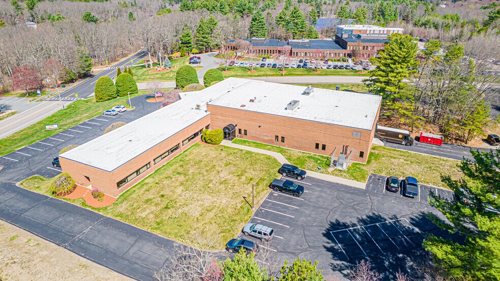 132 Hopping Brook Rd, Holliston, MA à vendre - Photo de l’immeuble – Image 2 sur 6