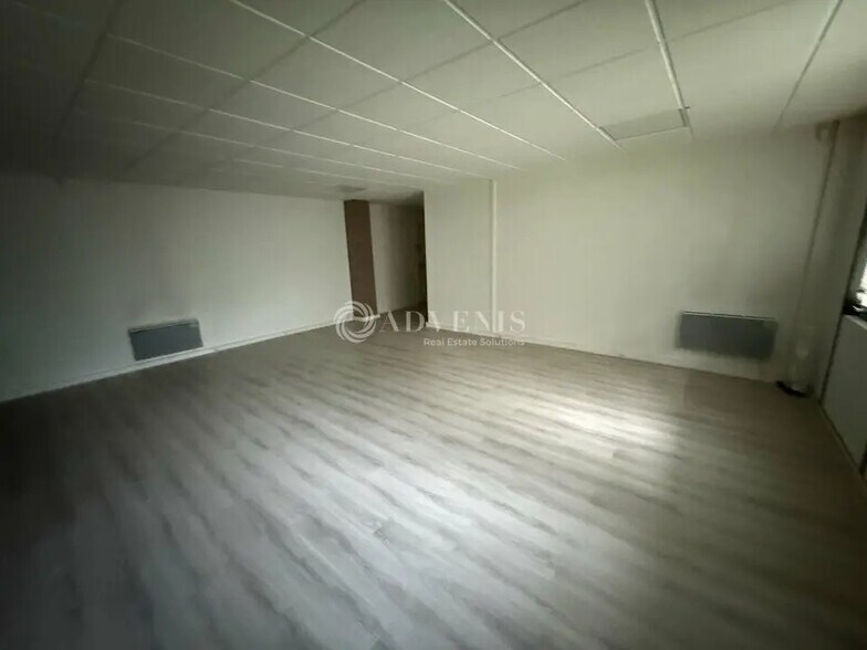 Bureau dans Croissy-Beaubourg à louer - Photo de l’immeuble – Image 3 sur 4