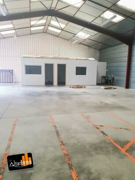 Bureau dans Lèves à louer - Photo intérieure – Image 3 sur 4