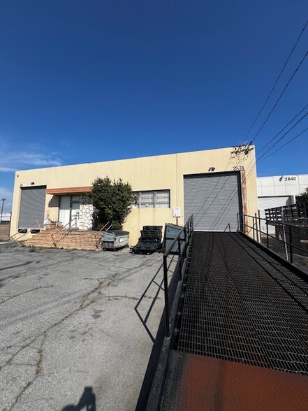 2832 Tanager Ave, Commerce, CA à louer - Photo de l’immeuble – Image 3 sur 32