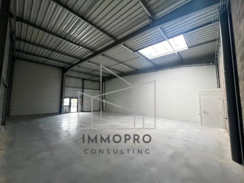 Local commercial dans Oissel à vendre - Photo intérieure – Image 3 sur 6