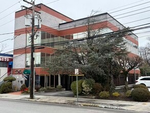 38 Northern Blvd, Great Neck, NY à louer Photo de l’immeuble– Image 1 sur 3