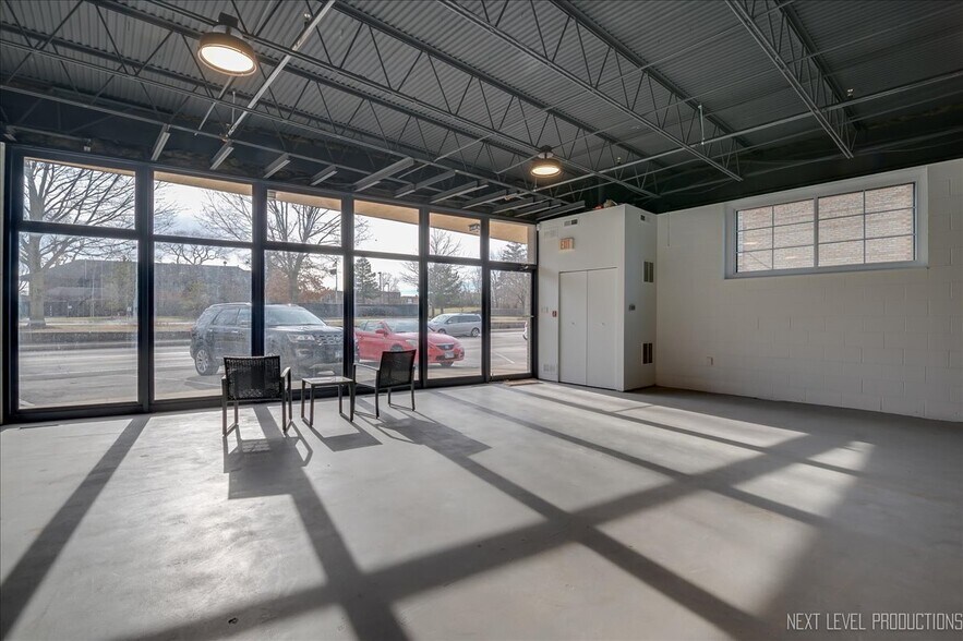 28w520 Batavia Rd, Warrenville, IL à louer - Photo de l’immeuble – Image 3 sur 12