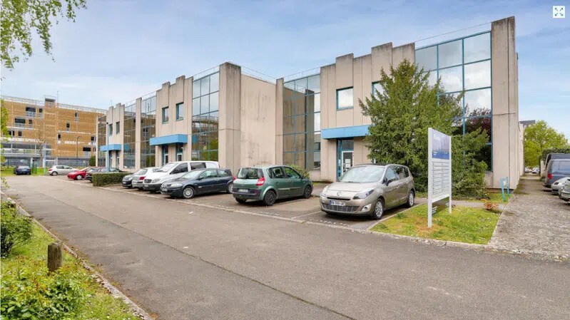 Local d’activités dans La Verrière à louer - Photo de l’immeuble – Image 3 sur 19