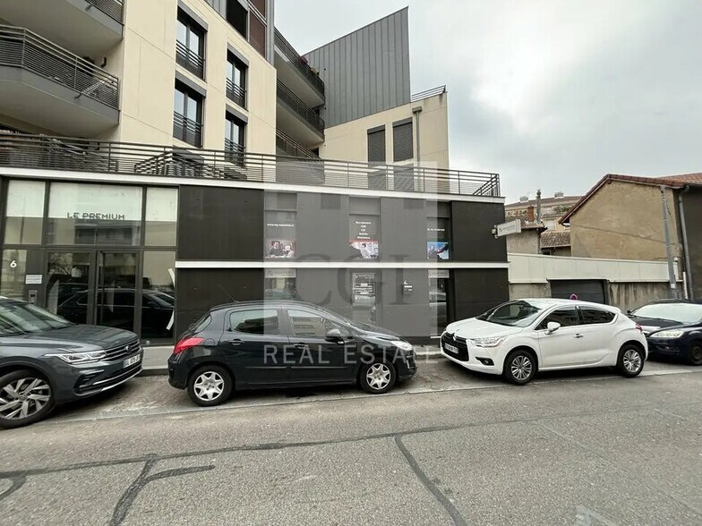 Bureau dans Bron à louer - Photo de l’immeuble – Image 1 sur 11