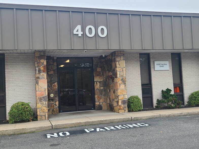 400 Montauk Hwy, West Islip, NY à louer - Photo de l’immeuble – Image 2 sur 22