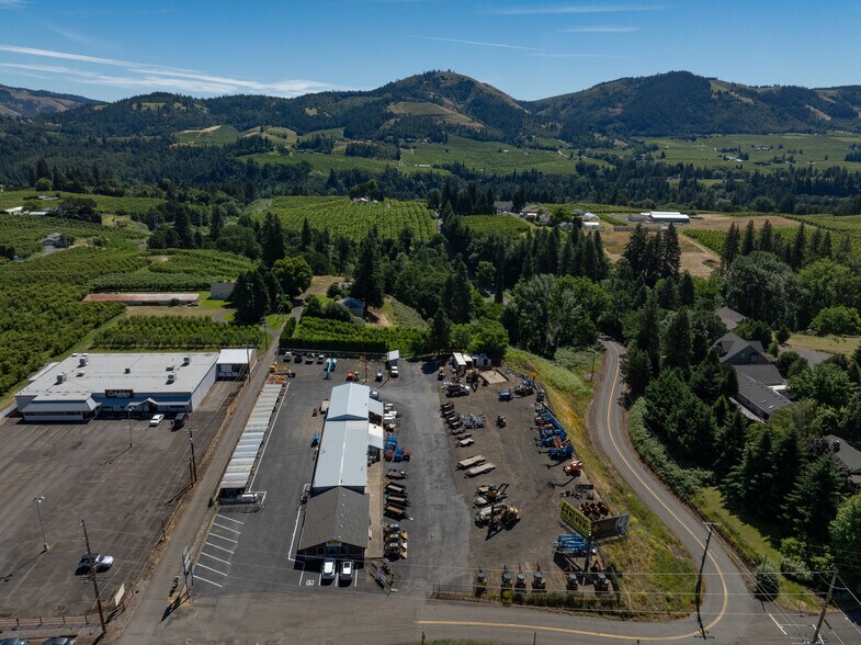 1113 Tucker Rd, Hood River, OR à vendre - Photo de l’immeuble – Image 2 sur 8