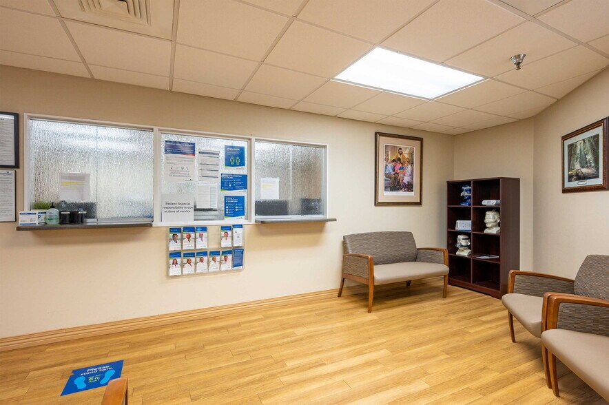 6719 Gall Blvd, Zephyrhills, FL à vendre - Photo intérieure – Image 2 sur 189