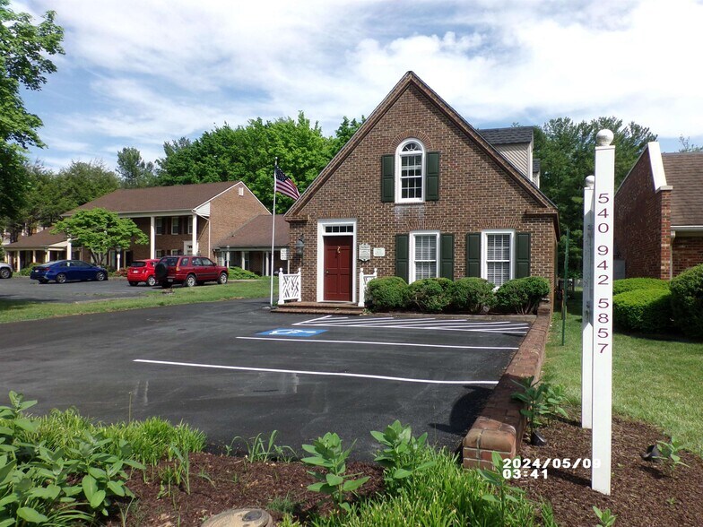 102 Pelham Dr, Waynesboro, VA à louer - Photo de l’immeuble – Image 1 sur 19