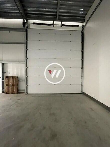 Local d’activités dans Gémenos à louer - Photo intérieure – Image 3 sur 3