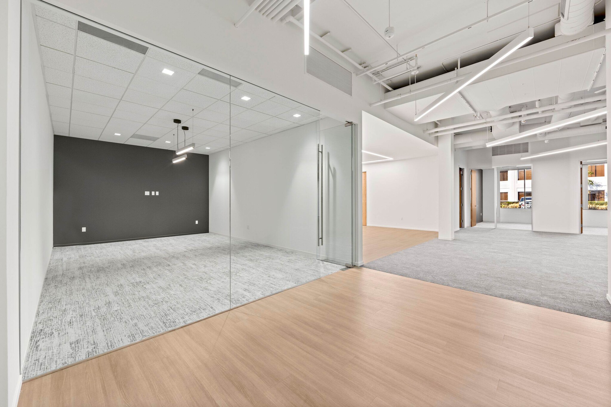 200 Commerce Dr, Irvine, CA à louer Photo intérieure– Image 1 sur 5