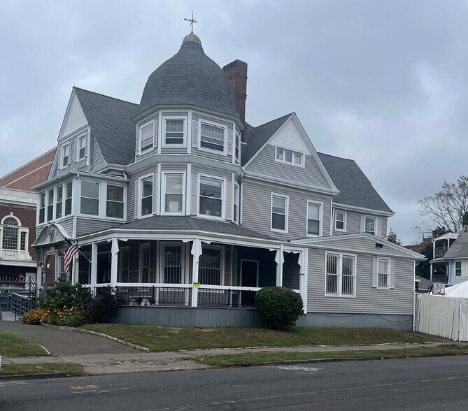 880 Fairfield Ave, Bridgeport, CT à vendre - Photo de l’immeuble – Image 2 sur 25