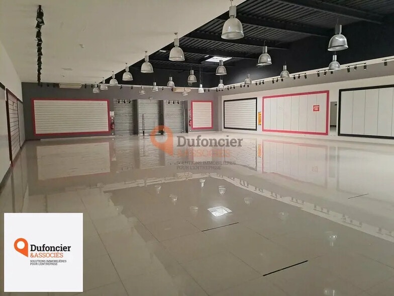 Local commercial dans Châtellerault à louer - Photo de l’immeuble – Image 1 sur 5