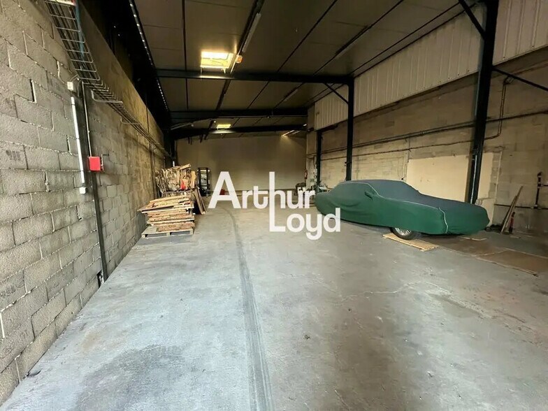 Local d’activités dans Puget-sur-Argens à louer - Photo intérieure – Image 2 sur 2