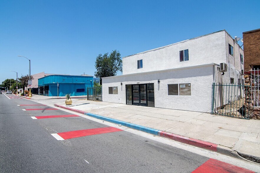 1659 W Florence Ave, Los Angeles, CA à louer - Photo de l’immeuble – Image 2 sur 8
