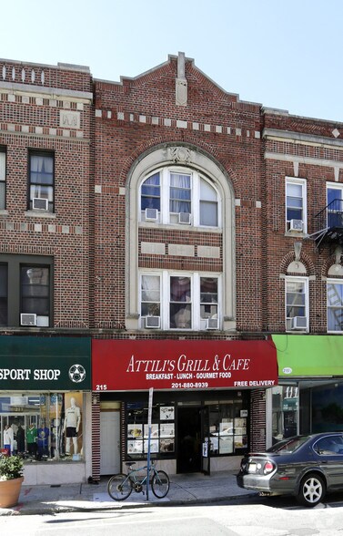 215 Main St, Hackensack, NJ à louer - Photo principale – Image 1 sur 2