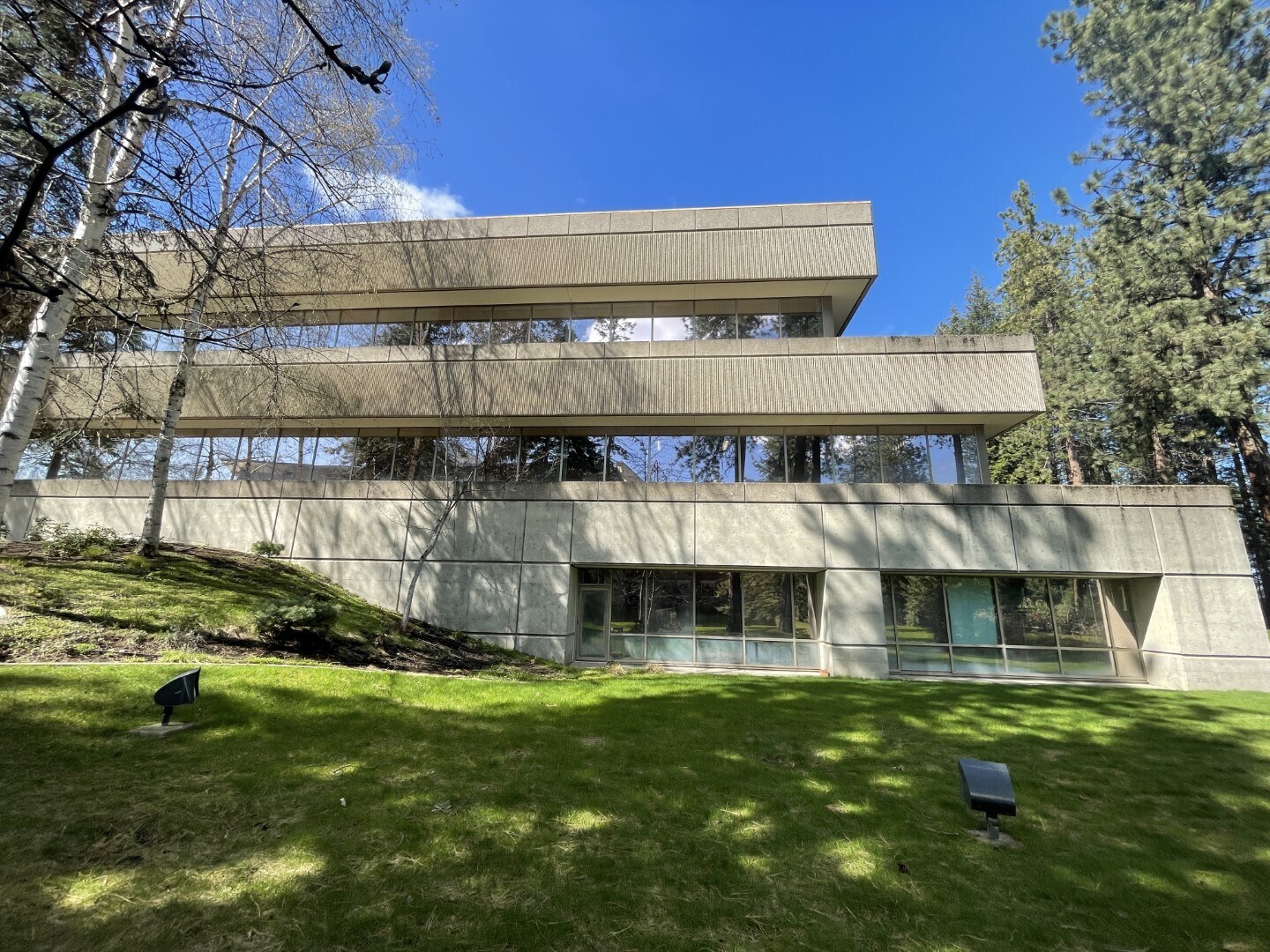 HECLA Office Building & Surplus Land portefeuille de 2 biens à vendre sur LoopNet.fr Photo de l’immeuble– Image 1 sur 26