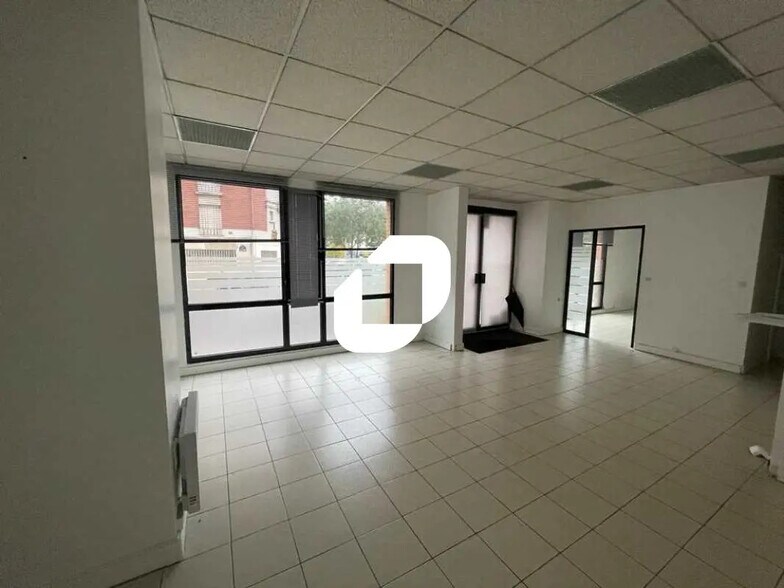 Bureau dans Paris à vendre - Photo de l’immeuble – Image 2 sur 8